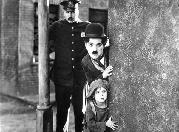 the-kid-police-scene-1921-chaplin