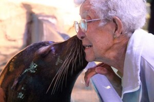 asomadetodosafetos.com - Velhinha de 91 anos recusa tratamento de câncer; motivo está comovendo a web