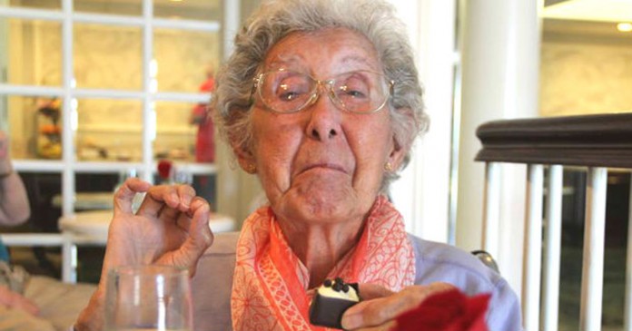 Velhinha de 91 anos recusa tratamento de câncer; motivo está comovendo a web