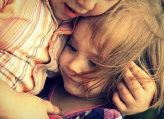 Por que quero que minhas filhas aprendam empatia em vez de mandarim