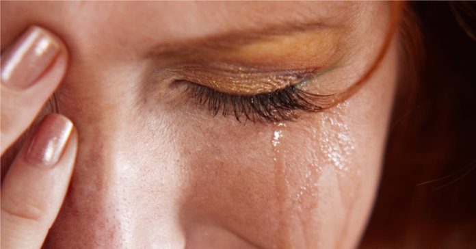 Quando você chora a perda de uma pessoa, você está triste por ela ou por você?