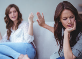 8 comportamentos que ajudam a reconhecer se uma pessoa está se fazendo de vítima