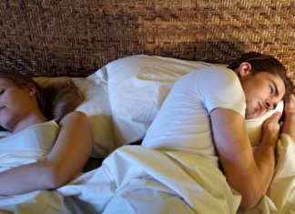 Muitos cônjuges dividem a cama, mas não dividem a intimidade.