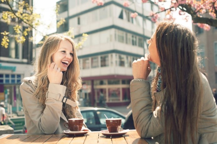 “Às vezes, tomar um café com uma amiga é a única terapia que você precisa”