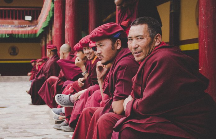 Por que as pessoas gritam quando estão com raiva? Leia esta belíssima história tibetana.