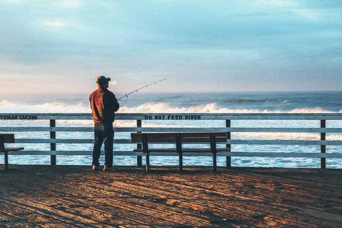 Tem gente que é igual a pesca em alto mar…quanto mais longe, melhor!