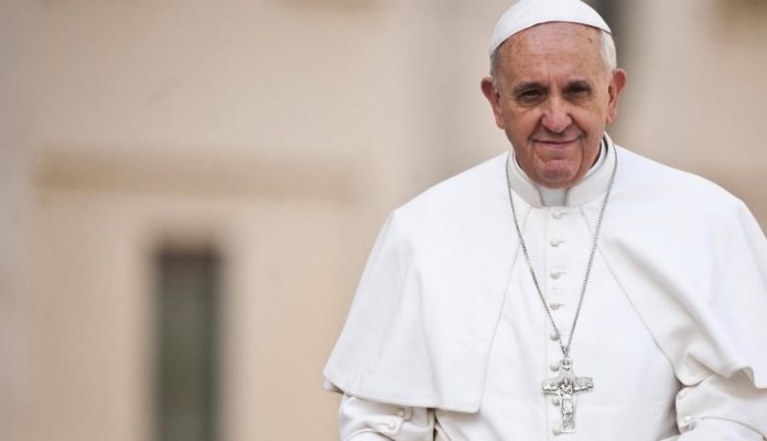 Papa sugere vender bens da Igreja para ajudar pobres