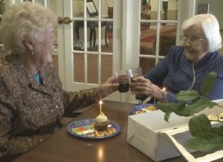 Elas se conheceram há 84 anos e ainda são amigas até hoje. Cada ano elas celebram seus aniversários juntas
