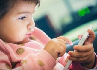 Como Ipads e smartphones afetam crianças menores de 2 anos de idade