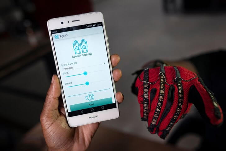 contioutra.com - Ele criou luvas que convertem a linguagem de sinais em áudio. Agora todos nós podemos entender