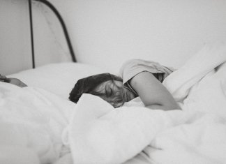 Preguiça de levantar da cama é sinal de inteligência, diz estudo