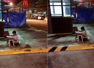 A foto que emocionou o mundo: menino, morador de rua, se vale da luz do McDonald’s para fazer lição de casa