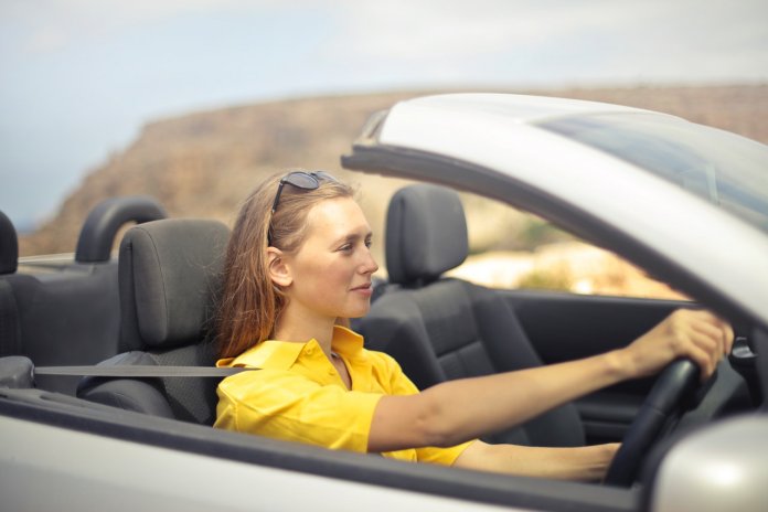 Estudo revela: aqueles que dizem palavrões ao dirigir têm um QI alto