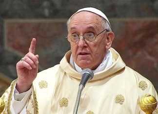 Papa pede a jovens para deixarem vício de celular