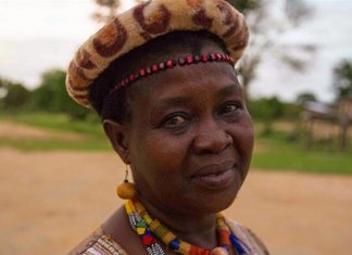 Chefe tribal conseguiu anular mais de mil casamentos de crianças e lutar por meninas para serem educadas na África