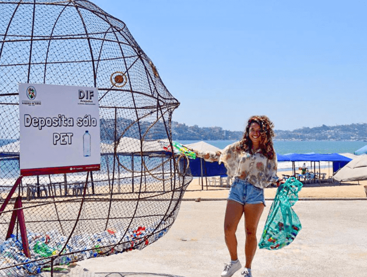 contioutra.com - Artista instala latas de lixo em forma de peixes gigantes em praias no México. Quer aumentar a conscientização
