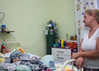 Amor acima de tudo: Enfermeira adota garoto com paralisia cerebral abandonado pelos pais
