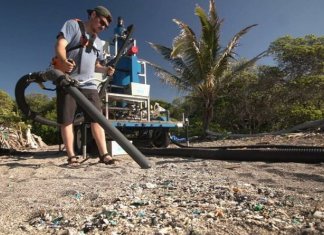 Alunos projetam aspirador que suga microplásticos das praias, deixando a areia intacta