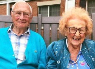 Mulher de 102 anos encontra amor novamente e se casa com seu noivo de 100
