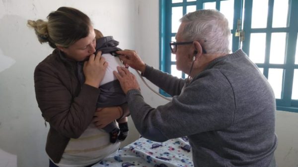asomadetodosafetos.com - Pediatra de 92 anos atende crianças gratuitamente