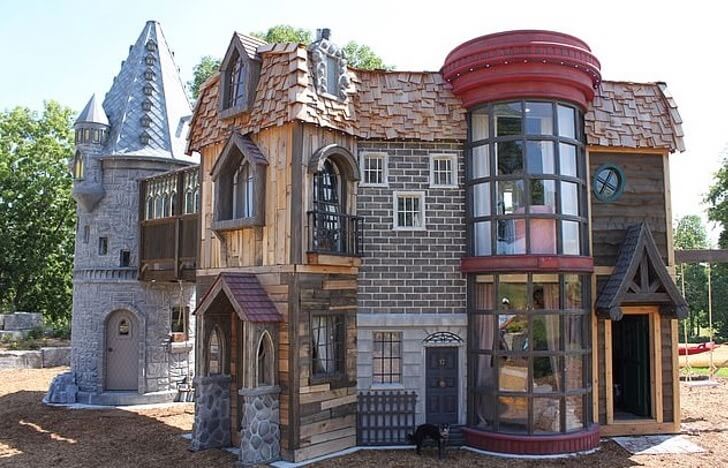 asomadetodosafetos.com - Avós constroem uma enorme casa inspirada em Harry Potter para a sua neta
