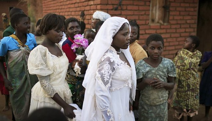 Chefe tribal do Malawi anula quase 3 mil casamentos infantis