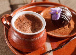 Como preparar um chocolate quente para aliviar o estresse e a ansiedade