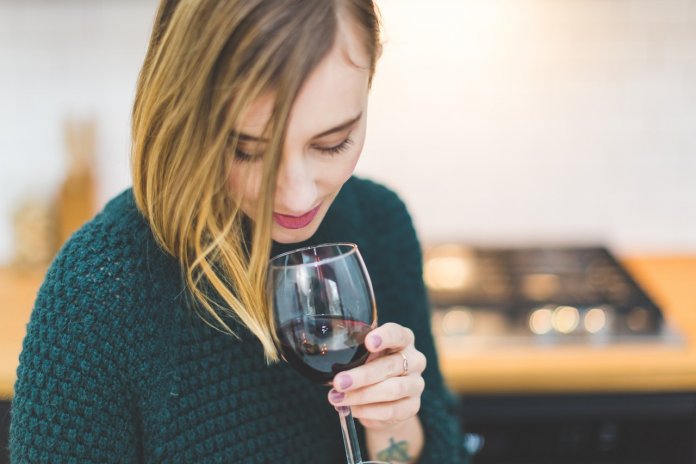 Composto encontrado no vinho pode ser a chave para combater a depressão e ansiedade