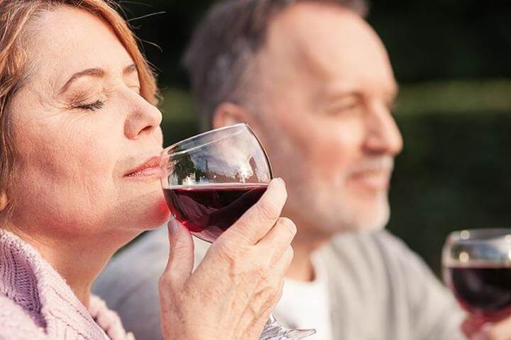 asomadetodosafetos.com - Composto encontrado no vinho pode ser a chave para combater a depressão e ansiedade