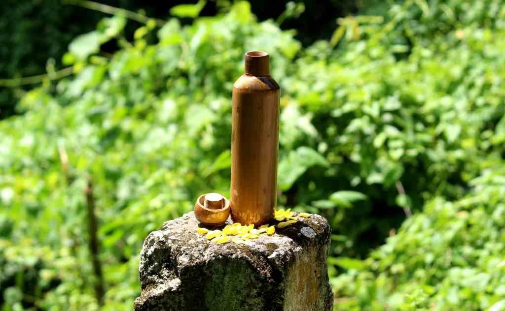 asomadetodosafetos.com - Este homem criou garrafas de bambu 100% ecológicas e à prova de vazamento