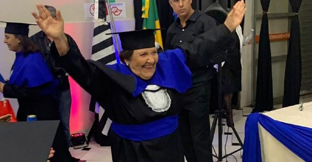 asomadetodosafetos.com - Aos 81 anos, ex-merendeira realiza o seu sonho em se formar em Pedagogia