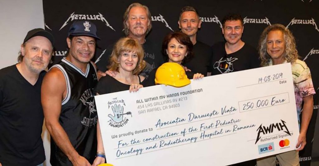 asomadetodosafetos.com - Banda Metallica doa R$ 1 milhão construção do 1º hospital infantil do câncer na Romênia