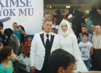 Casal turco decide passar o dia do casamento alimentando 4000 refugiados