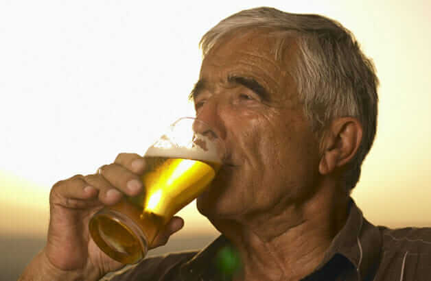 asomadetodosafetos.com - Estudo diz que quem bebe cerveja ou café pode viver mais de 90 anos