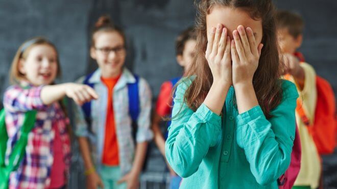 asomadetodosafetos.com - Existe uma escola que multa os pais de alunos que praticarem Bullying