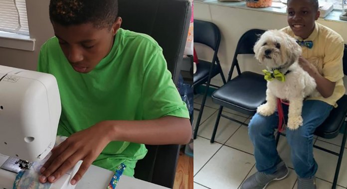 Garoto de 12 anos costura gravatinhas pra incentivar adoção de cães e gatos