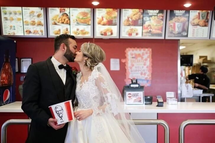 asomadetodosafetos.com - KFC promete pagar todas as despesas de casamento desde que o tema seja o seu frango frito