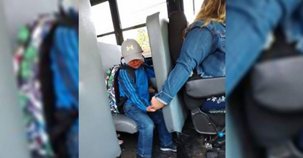 asomadetodosafetos.com - Motorista demonstra empatia com menino que chorava no seu 1º dia de aula