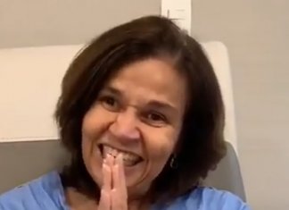 Atriz Claudia Rodrigues ganha alta do hospital e agradece apoio dos fãs em vídeo fofo