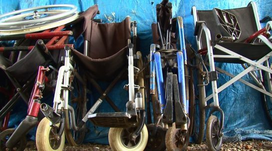 asomadetodosafetos.com - Casal cria oficina que reforma e doa cadeiras de rodas para pessoas de baixa renda