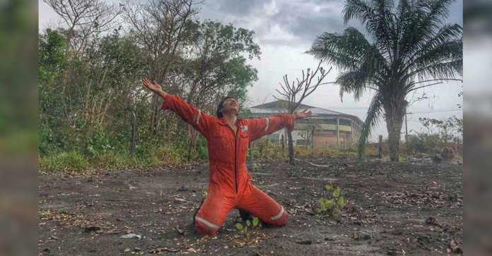 Chuva surpreende voluntários da Amazônia na Bolívia. Eles dançaram pelo milagre