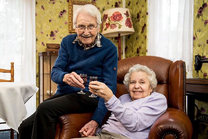 asomadetodosafetos.com - Ele a salvou do Holocausto e agora eles estão comemorando 73 anos casados