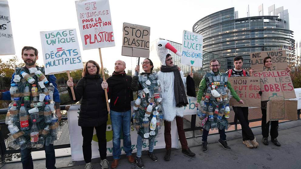 asomadetodosafetos.com - França diz não ao plástico e marcha para pedir o retorno dos recipientes de vidro