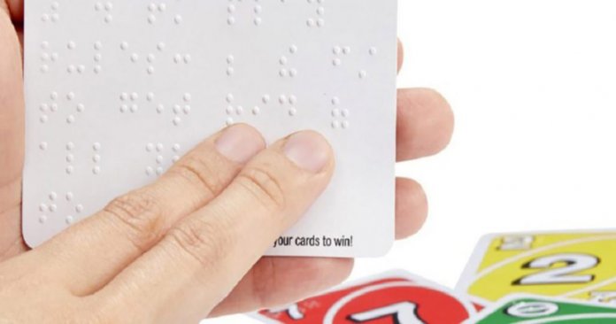 Jogo de cartas UNO lança uma versão em braille