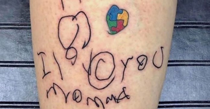 Mãe tatua o primeiro desenho feito pelo filho para simbolizar o vínculo entre eles