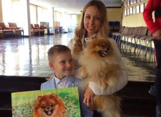 Menino pinta lindos retratos de cães e gatos para alimentar abrigo de animais