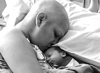 Mulher com câncer de mama dá à luz um bebê saudável. E queriam que ela abortasse