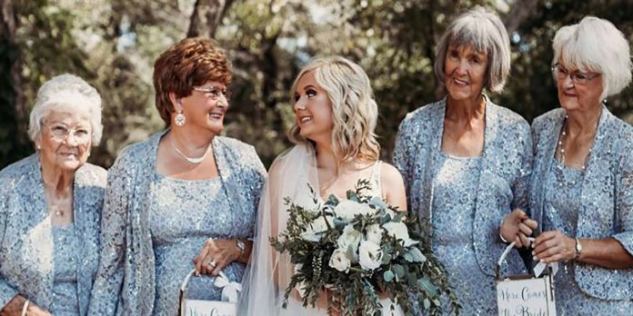Noiva faz casamento com as avós como madrinhas
