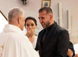 Padre emociona noivos deficientes auditivos ao realizar casamento em Libras