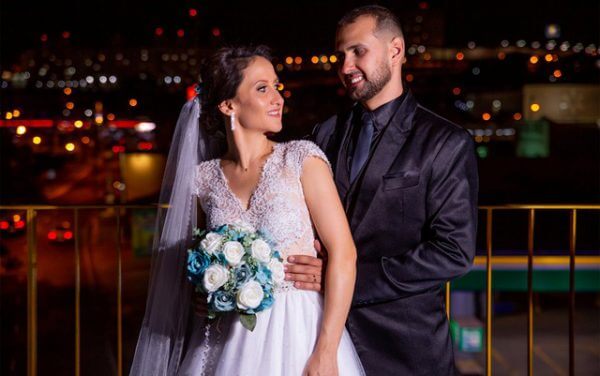 asomadetodosafetos.com - Padre emociona noivos deficientes auditivos ao realizar casamento em Libras